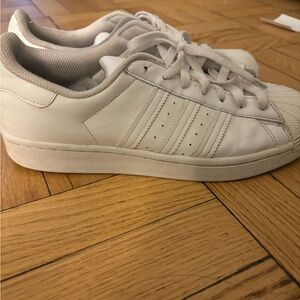 Low Top White Adidas - Size 9